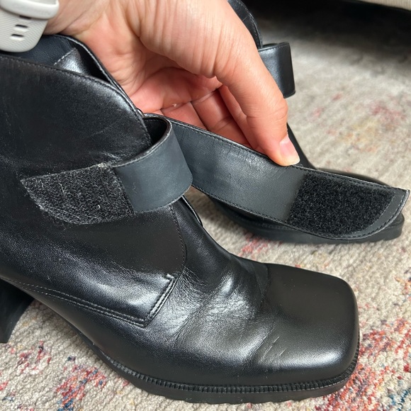 Unisa Leather Ankle Bootie - Picture 5 of 14